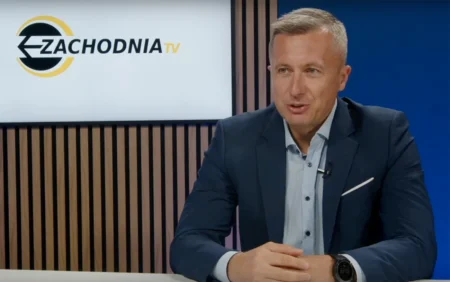 postanowił zostać Mistrzem Świeckiej Ceremonii Pogrzebowej