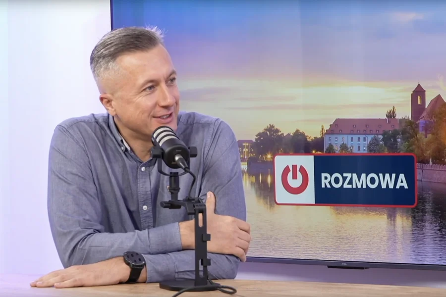 Bycie dziennikarzem pomaga w ceremoniach pogrzebowych.